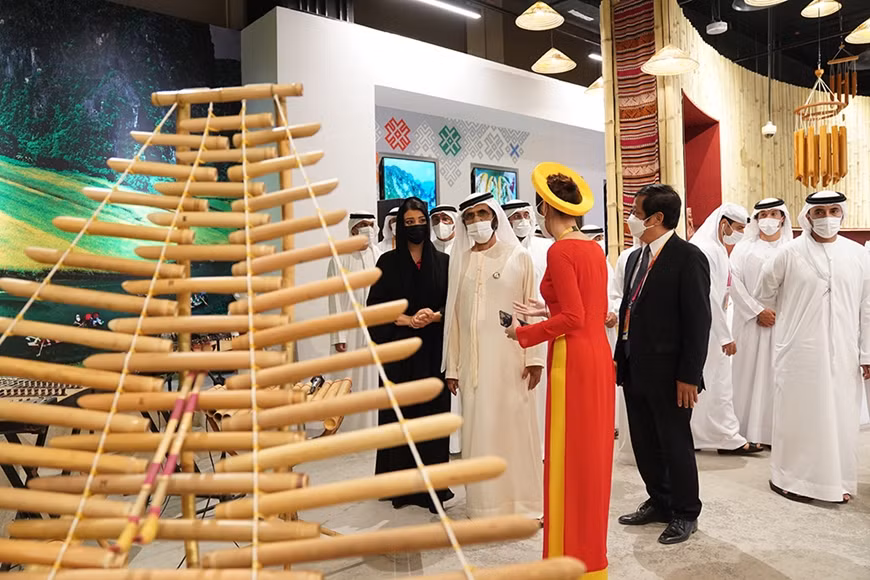 Vicepresidente emiratí visita pabellón de Vietnam en EXPO Universal de Dubái 2020 ảnh 2