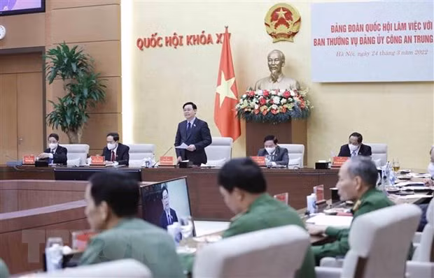 Exigen agilizar lazos entre instancias partidistas en Parlamento y fuerzas policíacas vietnamitas ảnh 1 Exigen agilizar lazos entre instancias partidistas en Parlamento y fuerzas policíacas vietnamitas ảnh 1
