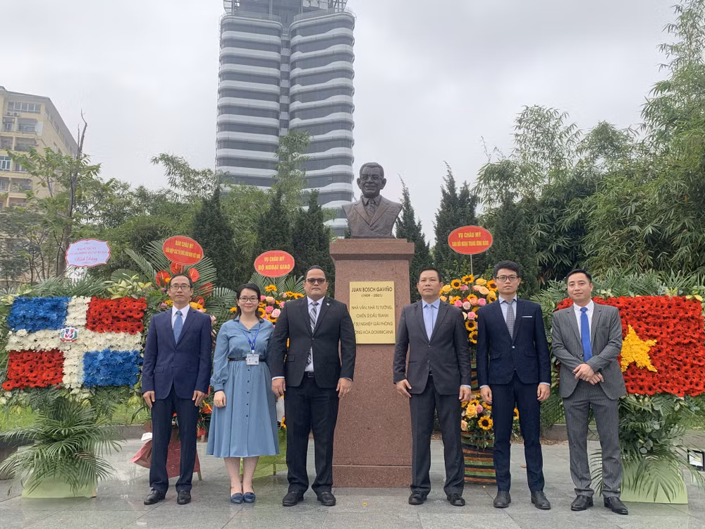 Elogia embajador dominicano legado del Presidente Ho Chi Minh ảnh 4