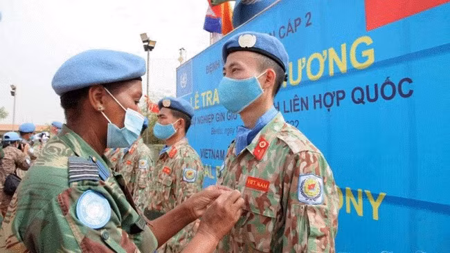Cascos azules vietnamitas reciben medallas de la ONU por su labor en Sudán del Sur ảnh 1