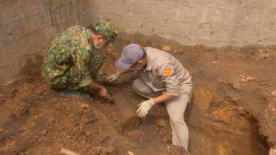 Desactivan más de 400 explosivos en la provincia vietnamita ảnh 1