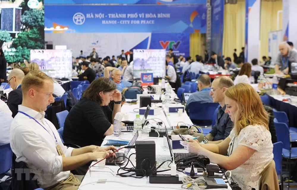 Segunda Cumbre EE.UU.-RPDC, ocasión para que reporteros internacionales conozcan la cultura vietnamita ảnh 1 Segunda Cumbre EE.UU.-RPDC, ocasión para que reporteros internacionales conozcan la cultura vietnamita ảnh 1