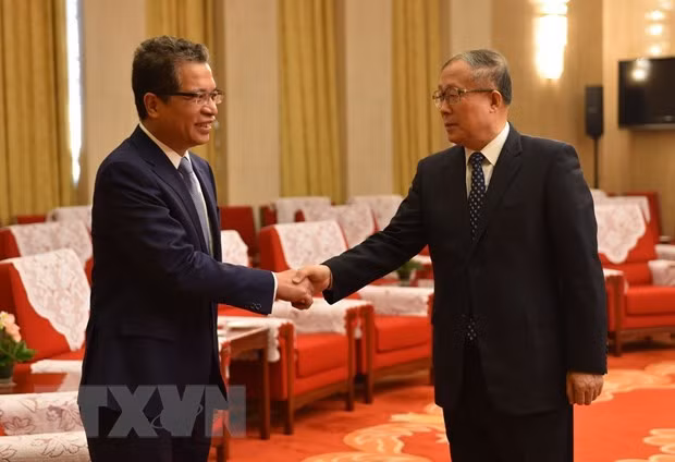Embajador vietnamita visita ciudad china de Tianjin para impulsar cooperación ảnh 1