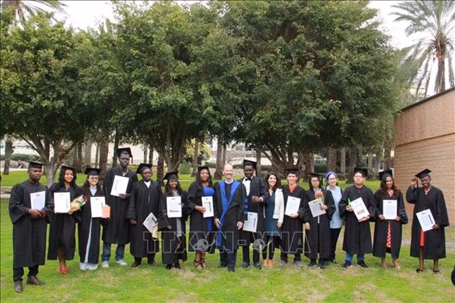 Reciben estudiantes vietnamitas en Israel diploma de Maestría en Agricultura ảnh 1 Reciben estudiantes vietnamitas en Israel diploma de Maestría en Agricultura ảnh 1