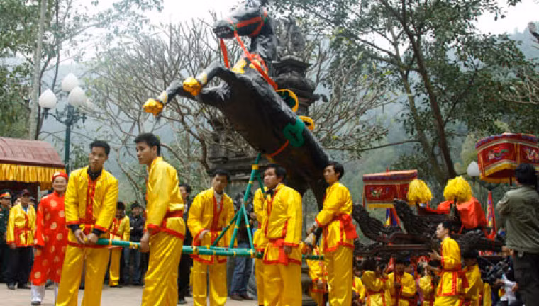 Festival de Giong en el templo Phu Dong y el templo Soc ảnh 1