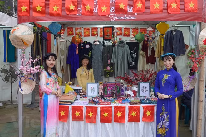 Promueven cultura vietnamita en Festival Internacional de Artesanía en Bangladesh ảnh 1