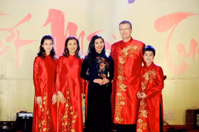Transmiten diplomáticos extranjeros en Vietnam felicitaciones por el Año Nuevo Lunar ảnh 1