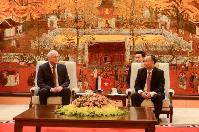 Reciben autoridades de Hanoi a vicepresidente de la Dirección Anticorrupción de Rusia ảnh 1