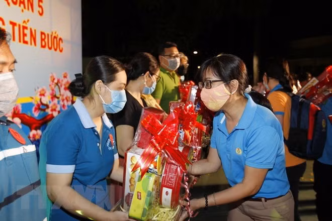 Ciudad Ho Chi Minh ofrece asistencia financiera a pobres con motivo del Tet ảnh 1