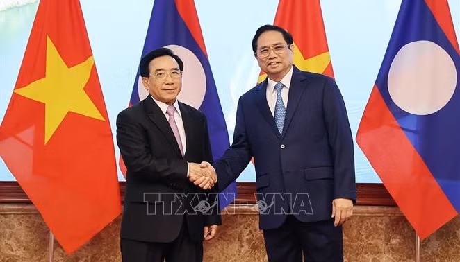 Visita del premier de Vietnam a Laos reafirma solidaridad invariable entre ambos países ảnh 1