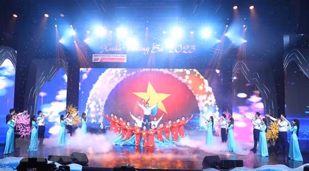 Velada artística “Primavera Truong Sa” en Hanoi exalta patriotismo ảnh 1