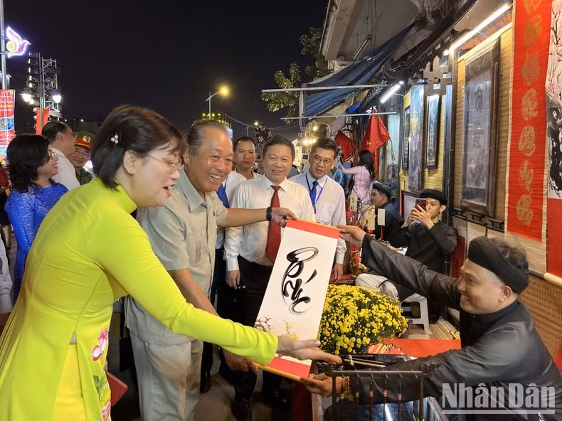 Abren en Ciudad Ho Chi Minh mercado de flores de primavera del Año Nuevo Lunar 2023 ảnh 2