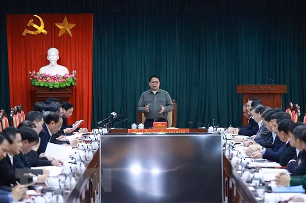 Premier vietnamita inspecciona proyecto de carretera Tuyen Quang-Phu Tho ảnh 3