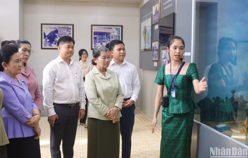 Intercambio cultural fortalece buena vecindad Vietnam-Camboya ảnh 1