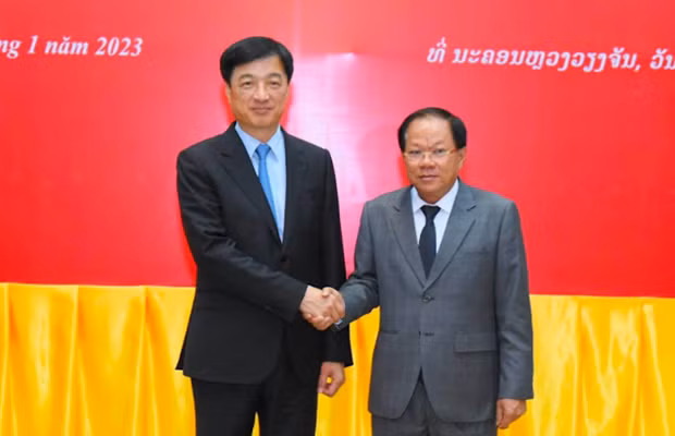Fuerzas de seguridad pública de Vietnam y Laos profundizan lazos bilaterales ảnh 1