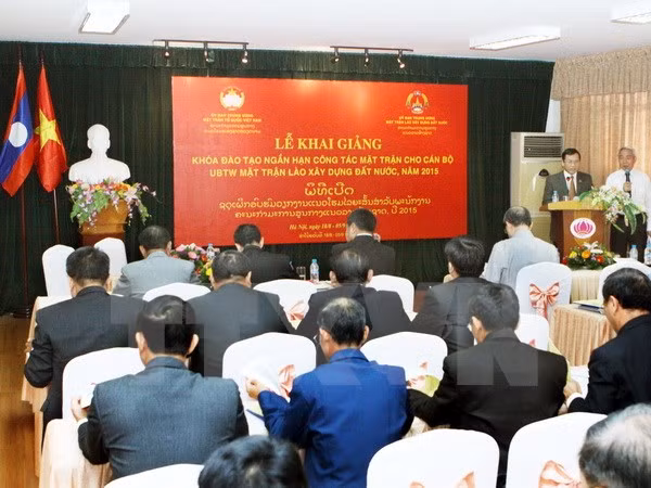 Vietnam y Laos promueven cooperación en formación del personal ảnh 1