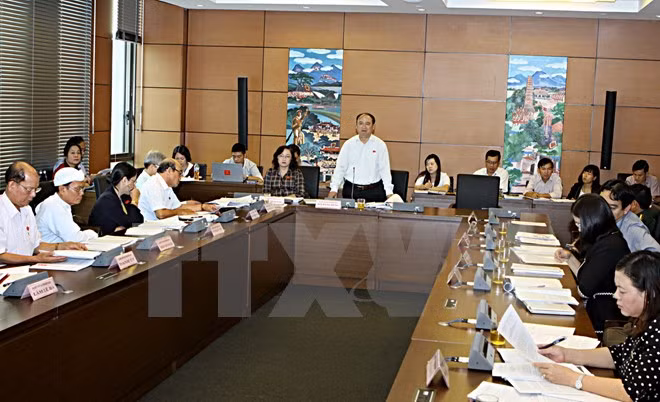  Diputados vietnamitas evalúan situación socioeconómica de 2015 ảnh 1