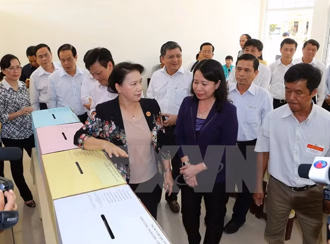 Presidenta parlamentaria supervisa preparativos electorales en provincia Hau Giang ảnh 1