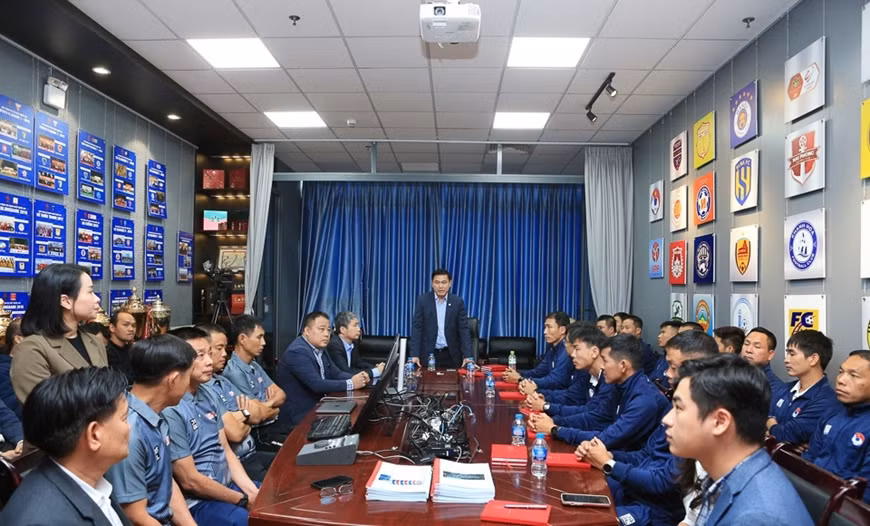 Capacitan con tecnología VAR a árbitros vietnamitas de fútbol ảnh 2