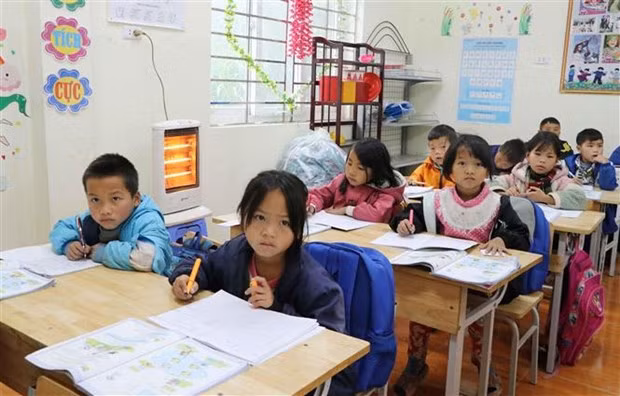 Alemania dona purificadores de agua a escuelas en zonas apartadas de Vietnam ảnh 1