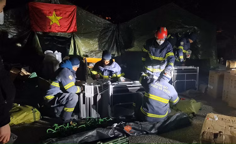 Misión vietnamita inicia operaciones de rescate en Turquía ảnh 1