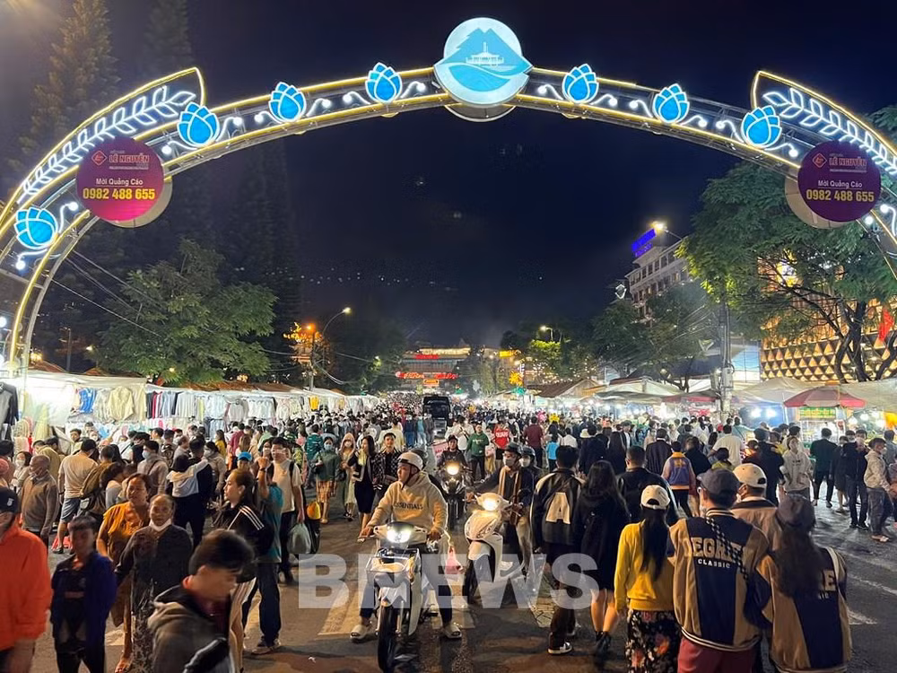Ciudad vietnamita de Da Lat promueve la economía nocturna ảnh 1