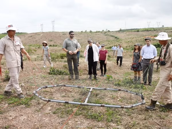 Quang Tri: Dos décadas de alivio de secuelas por explosivos remanentes de guerra ảnh 1