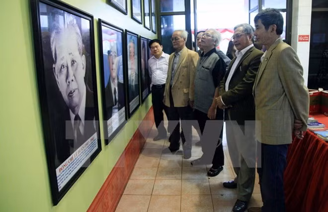 Exhiben logros del Partido Comunista y del Parlamento de Vietnam ảnh 1