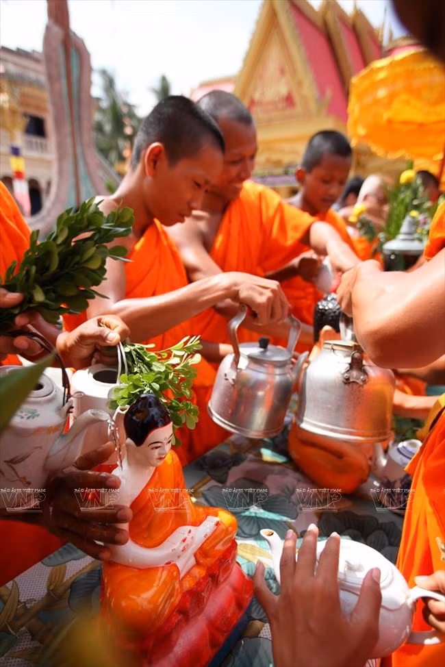Felicitan a la Embajada de Camboya en Vietnam por fiesta de Chol Chnam Thmay ảnh 1