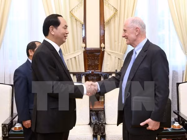 Profesor estadounidense afirma su apoyo al desarrollo tecnológico de Vietnam ảnh 1