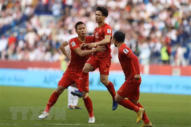 Elogia Premier vietnamita victoria del equipo del fútbol de su país en Copa Asiática 2019 ảnh 1