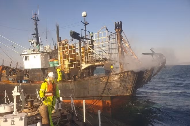 Un tripulante vietnamita desaparecido tras el incendio de un barco en Corea del Sur ảnh 1