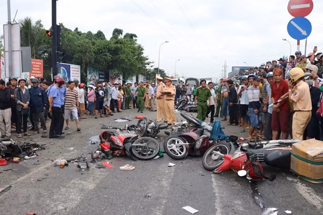 Aceleran en Vietnam investigación de accidente de tráfico que mata a cuatro personas ảnh 1