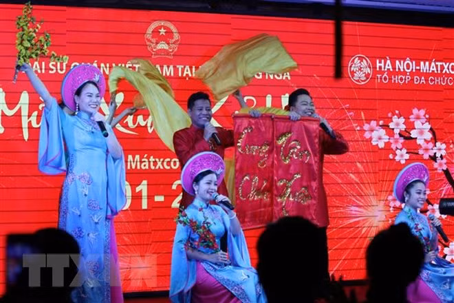 Realizan artistas vietnamitas presentaciones en Rusia con motivo del Tet ảnh 1