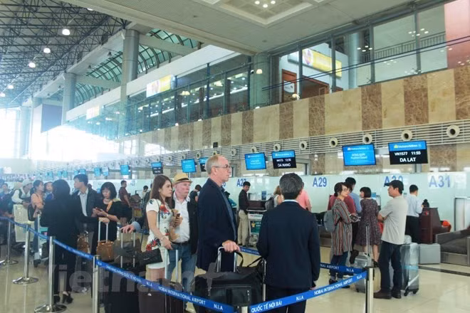 Localidades vietnamitas reciben centenar de visitantes en el primer día de 2019 ảnh 1
