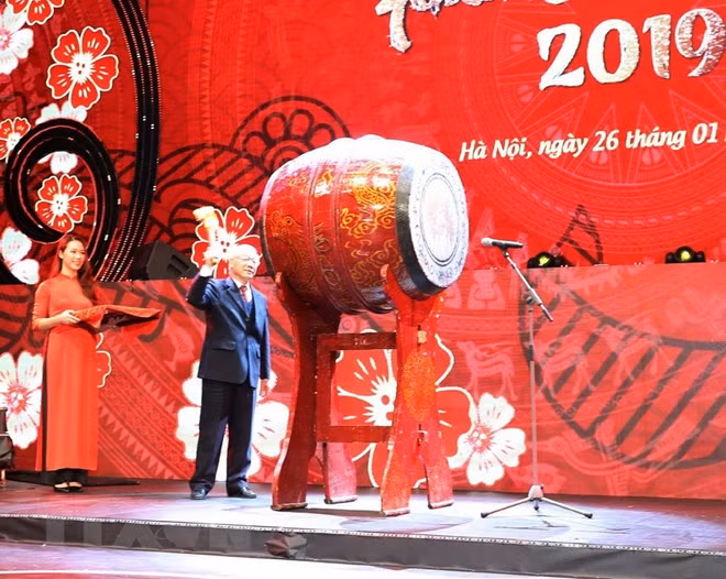 Casi mil vietnamitas residentes en exterior asisten al programa anual en bienvenida al Tet ảnh 1