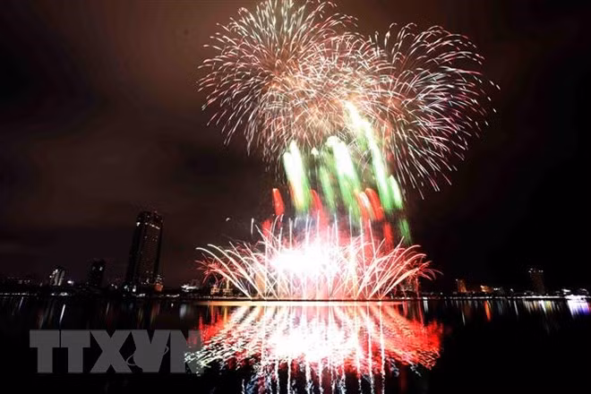 Iluminarán Hanoi con espectáculos pirotécnicos en Año Nuevo Lunar ảnh 1