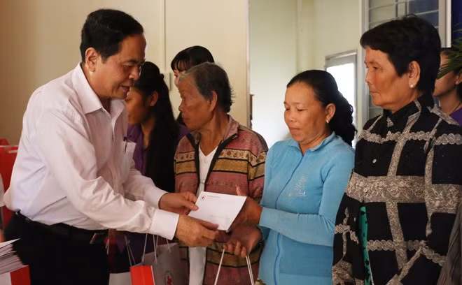 Dirigente de Frente de Patria de Vietnam visita provincia sureña de An Giang en vísperas del Tet ảnh 1