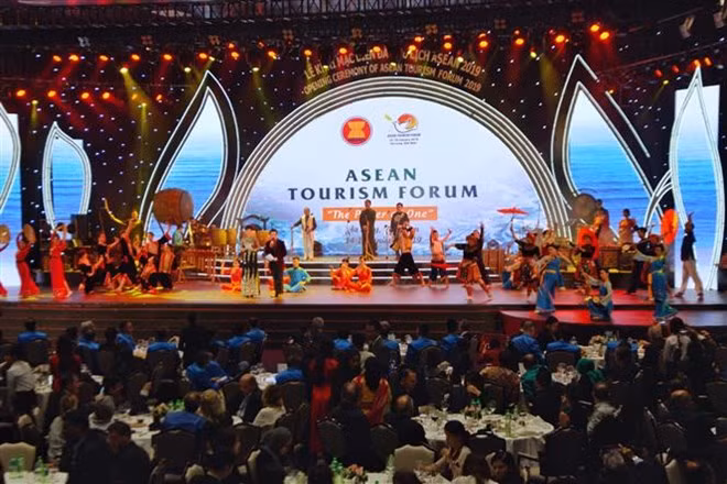 Inauguran Foro de Turismo de ASEAN 2019 en provincia vietnamita de Quang Ninh ảnh 1