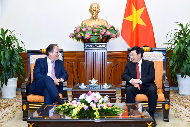 Vicepremier vietnamita recibe al secretario de Estado en Cancillería de Reino Unido ảnh 1 Vicepremier vietnamita recibe al secretario de Estado en Cancillería de Reino Unido ảnh 1