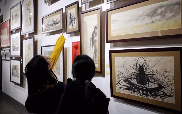 Exposición en Hanoi resalta valores de materiales tradicionales ảnh 1