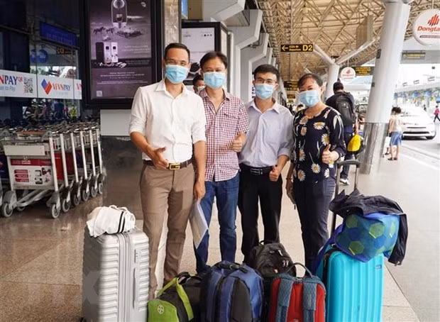 Médicos vietnamitas llegarán a Laos para apoyar la lucha antiepidémica ảnh 1