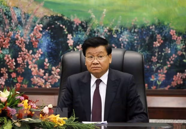 Agradece máximo líder laosiano apoyo de Vietnam en lucha contra COVID-19 ảnh 1