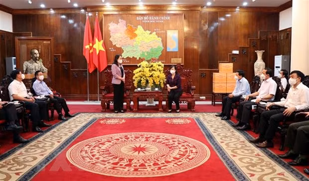 Vicepresidenta de Vietnam visita focos de actual ola de COVID-19 ảnh 2
