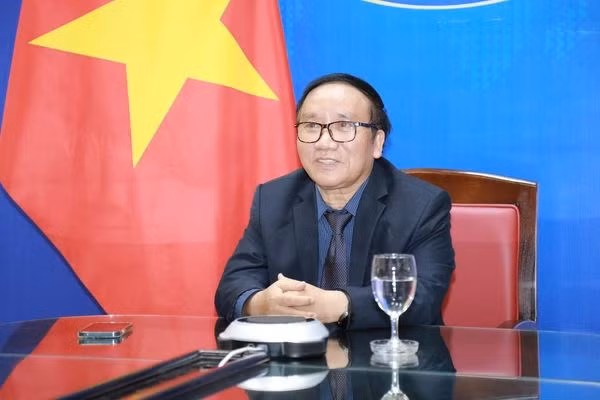 Coloquio poético elogia pensamiento y personalidad de Presidente Ho Chi Minh ảnh 1