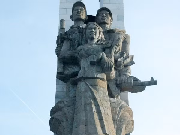 Cambodia repara monumento dedicado a combatientes internacionalistas vietnamitas ảnh 1 Cambodia repara monumento dedicado a combatientes internacionalistas vietnamitas ảnh 1