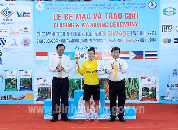 Inauguran en Vietnam competencia internacional de ciclismo femenino Binh Duong 2019 ảnh 1