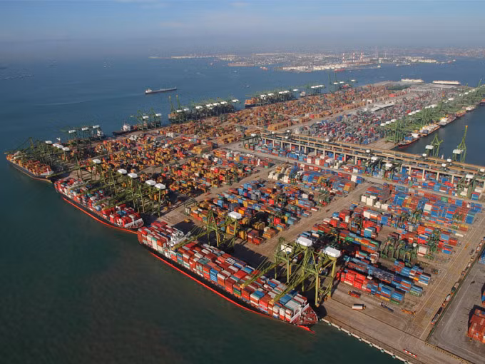 Instan a explotar con eficiencia potenciales de la zona económica del centro de Vietnam ảnh 2