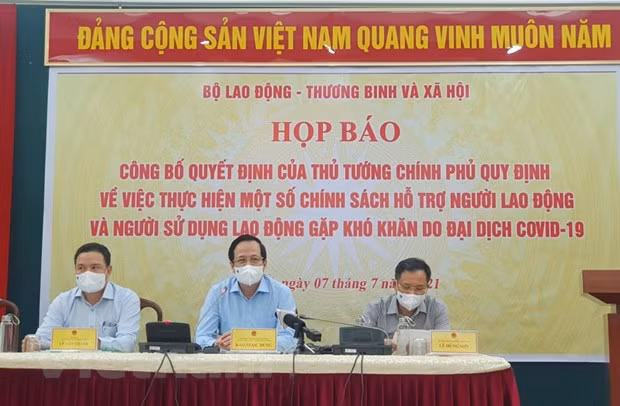 Gobierno vietnamita ofrece asistencia a trabajadores afectados por el COVID-19 ảnh 2