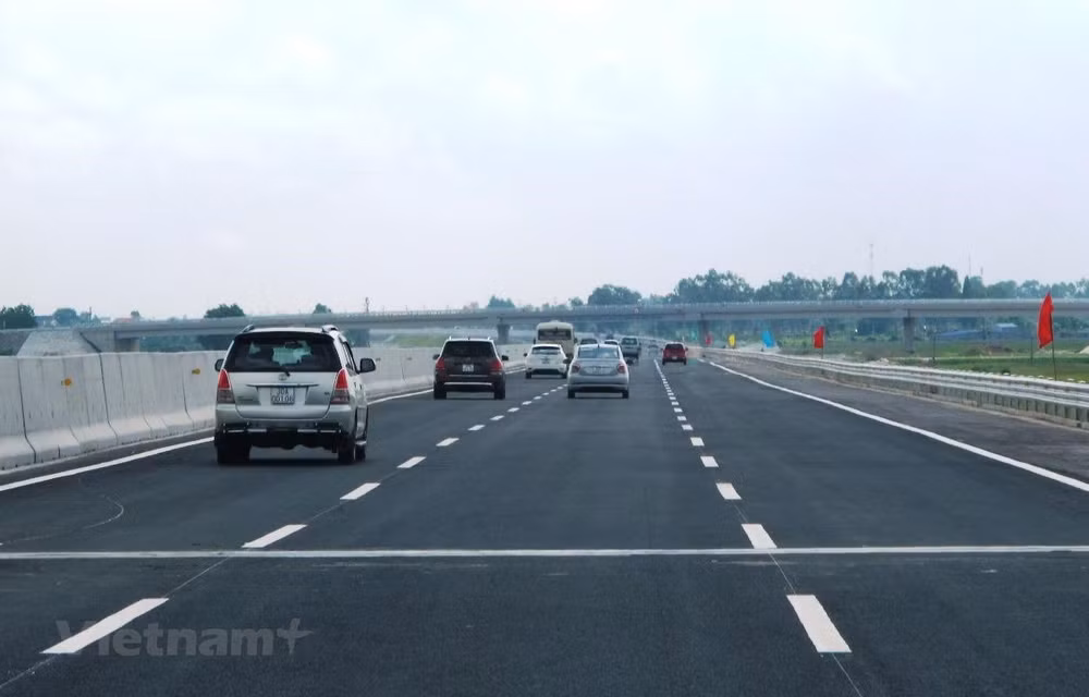 Inversión desigual en infraestructura de transporte entre regiones en Vietnam ảnh 1 Inversión desigual en infraestructura de transporte entre regiones en Vietnam ảnh 1